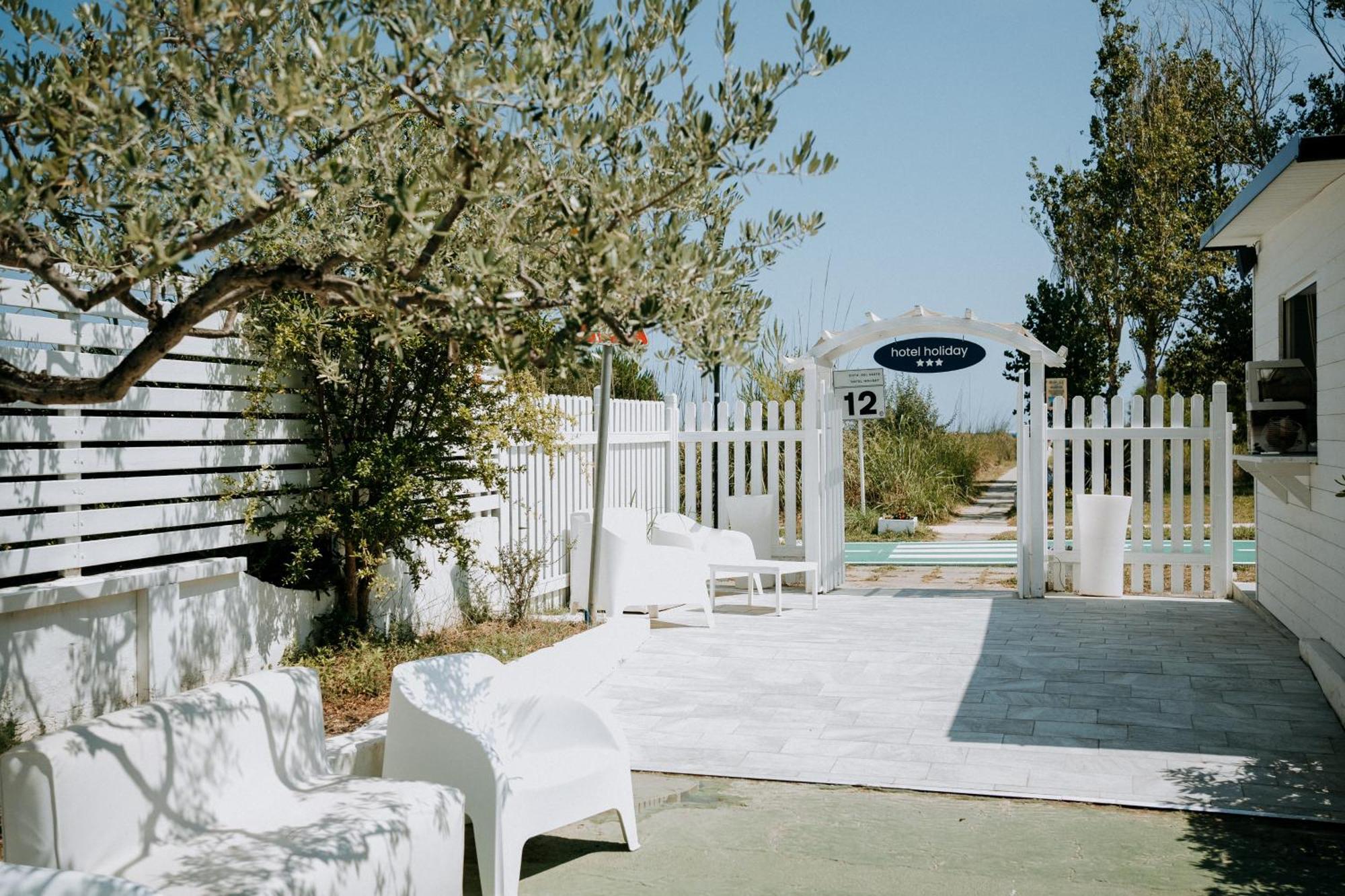 Hotel Holiday Vasto Extérieur photo