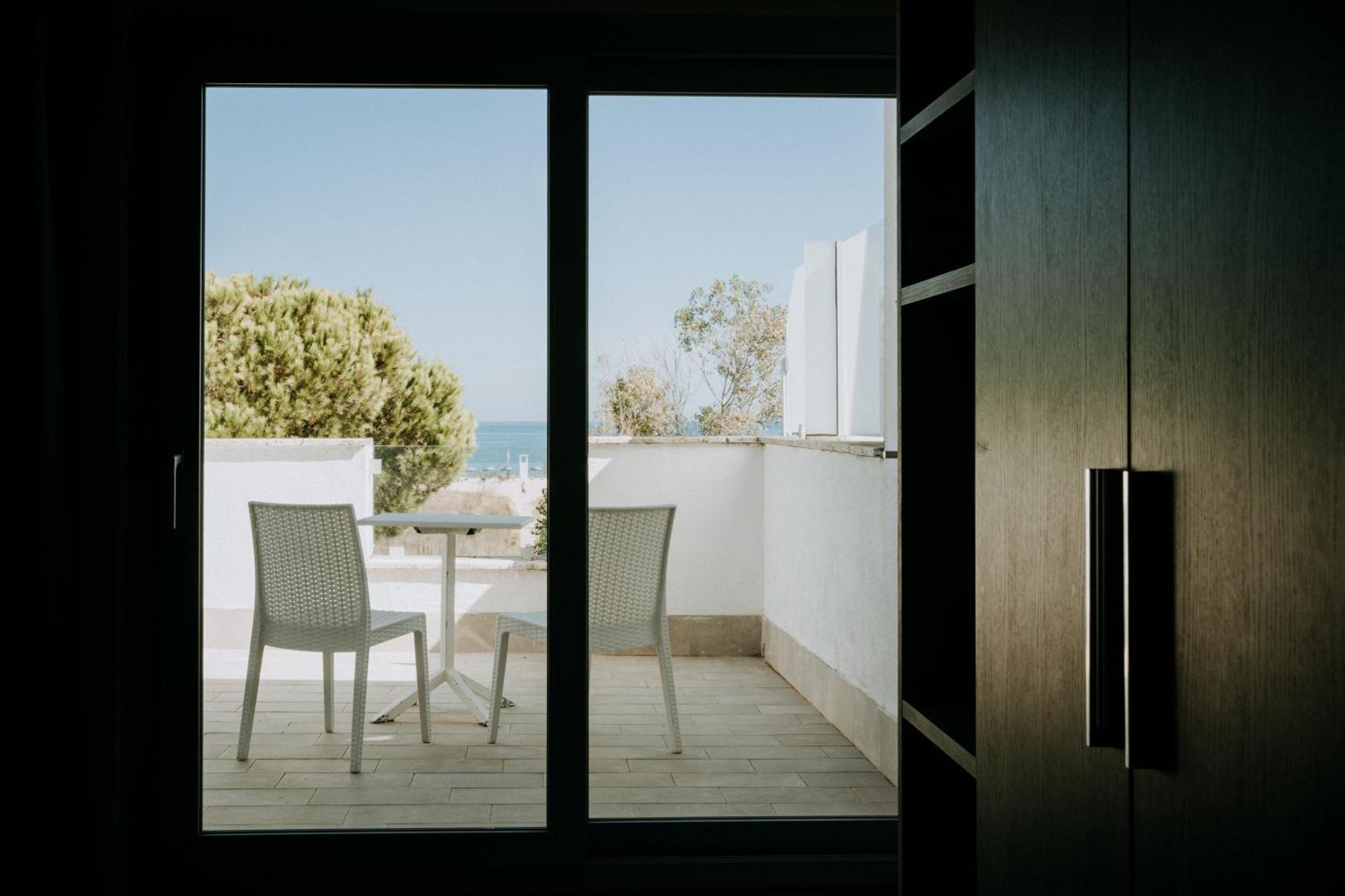Hotel Holiday Vasto Extérieur photo