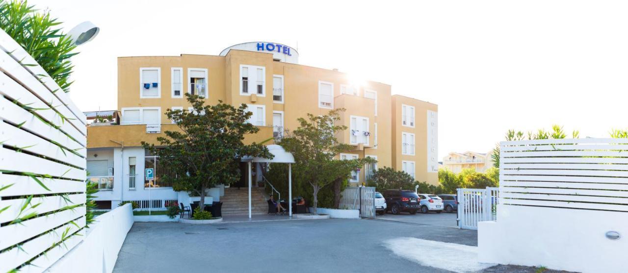 Hotel Holiday Vasto Extérieur photo