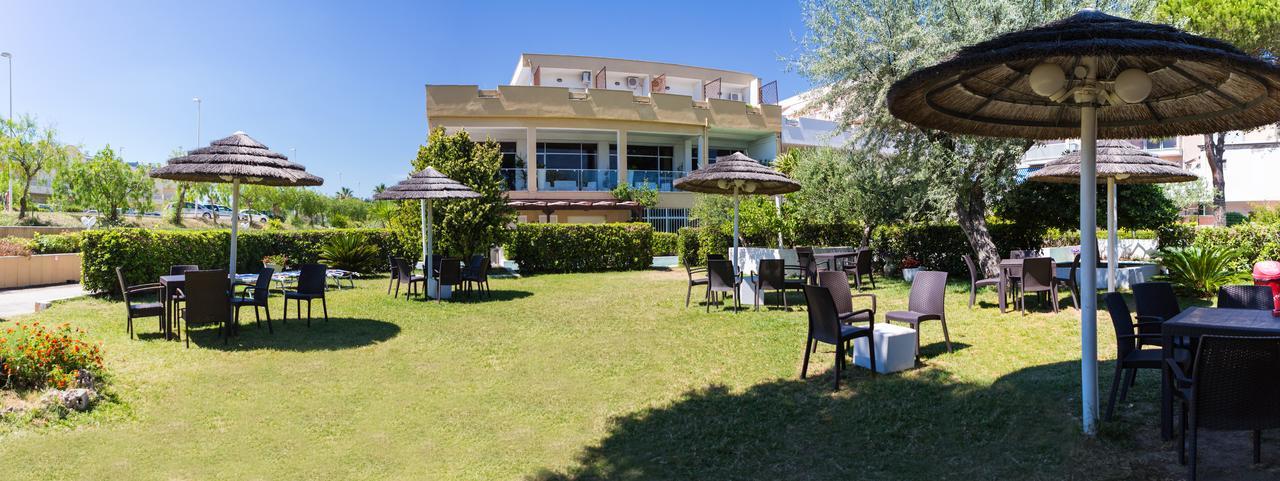 Hotel Holiday Vasto Extérieur photo
